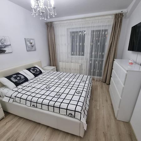 25 Luxury Apartament Bukarest Exteriör bild