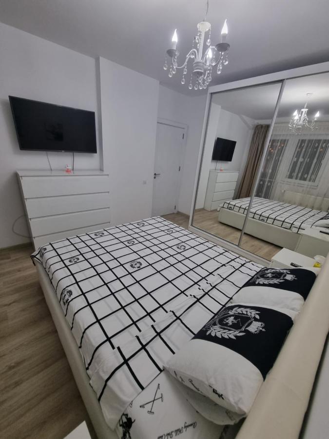 25 Luxury Apartament Bukarest Exteriör bild