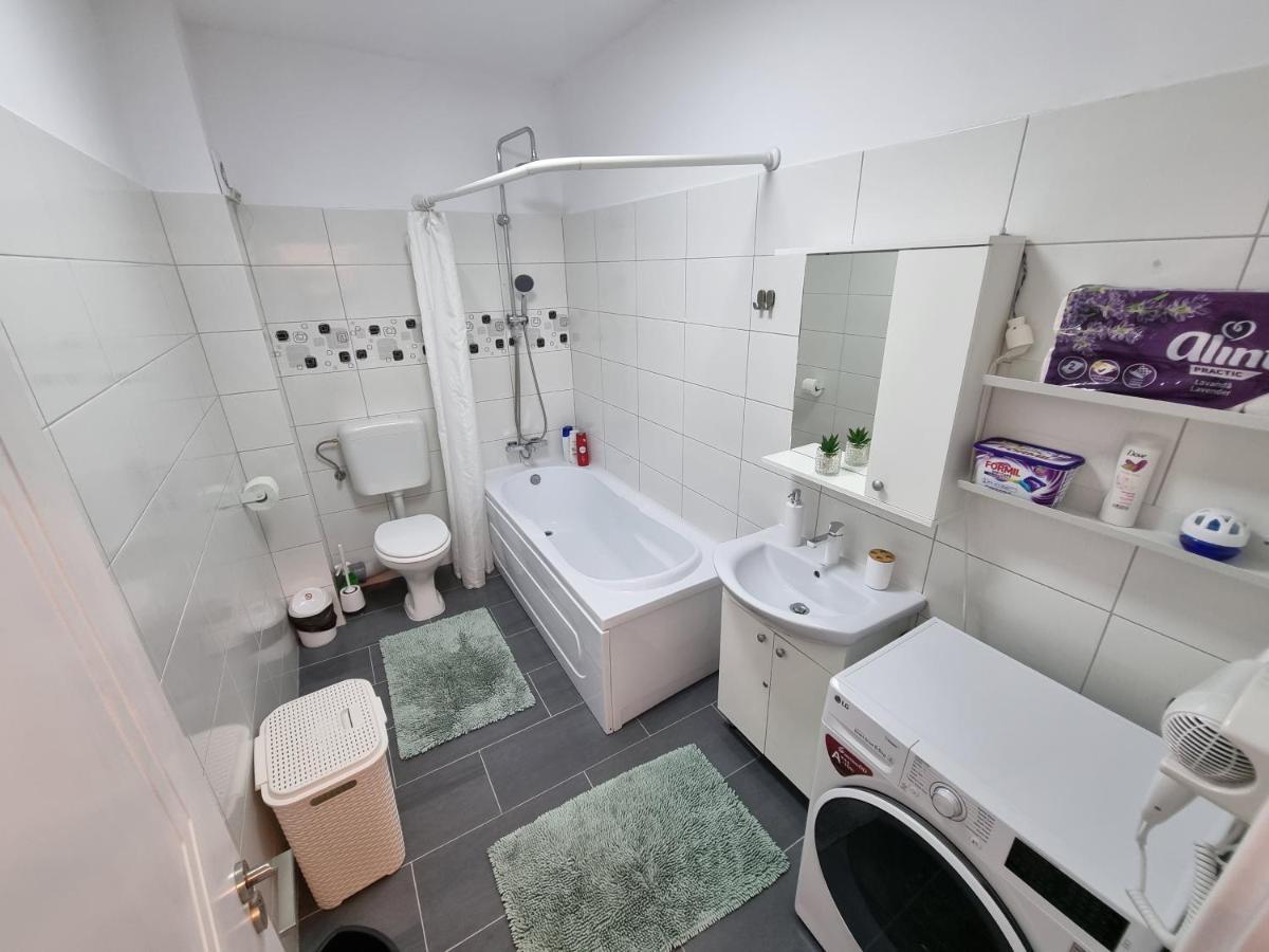 25 Luxury Apartament Bukarest Exteriör bild