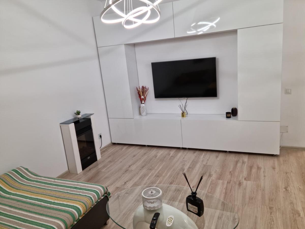 25 Luxury Apartament Bukarest Exteriör bild