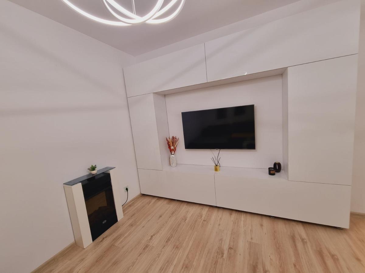 25 Luxury Apartament Bukarest Exteriör bild