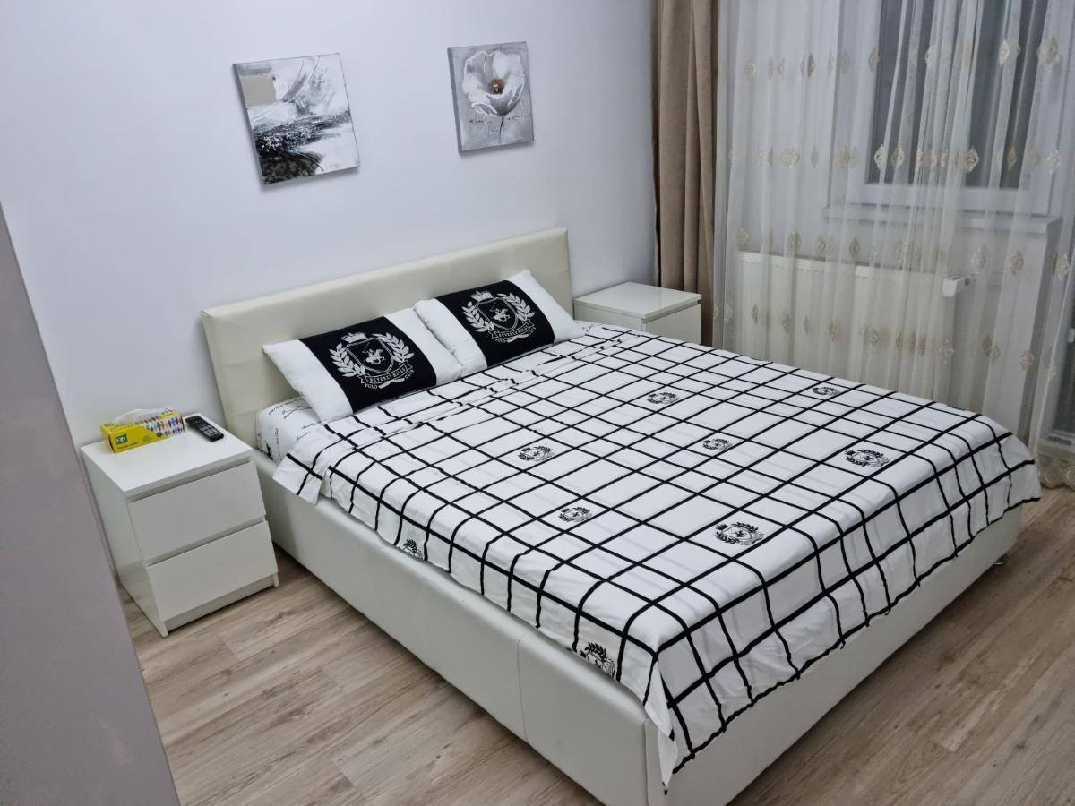 25 Luxury Apartament Bukarest Exteriör bild