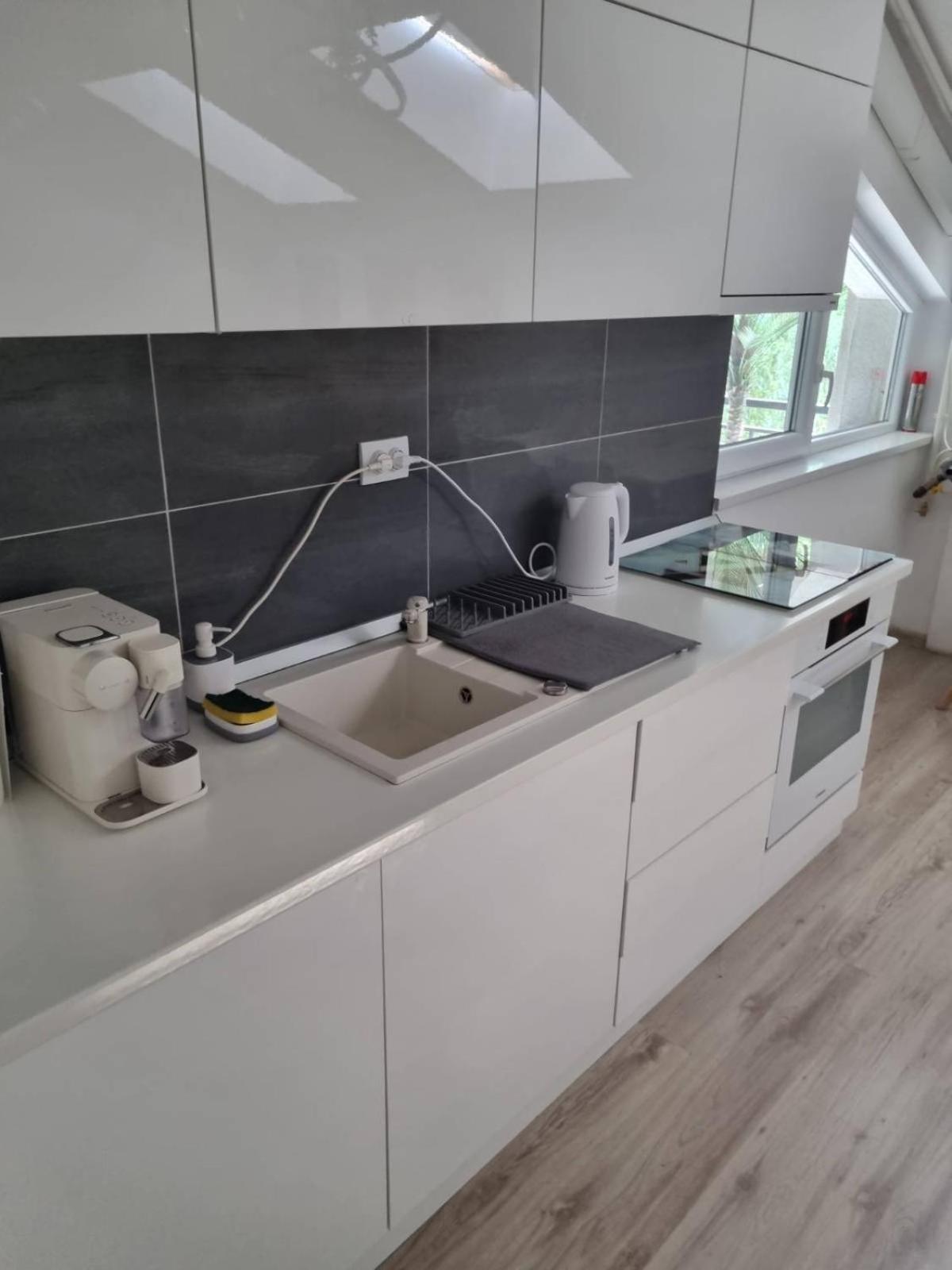 25 Luxury Apartament Bukarest Exteriör bild